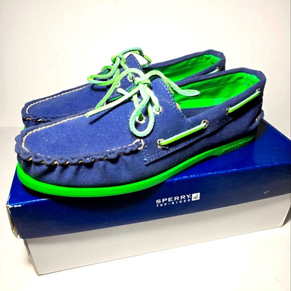 Sperry Men's Blue and Green Boat Shoes. - Picture 2 of 13